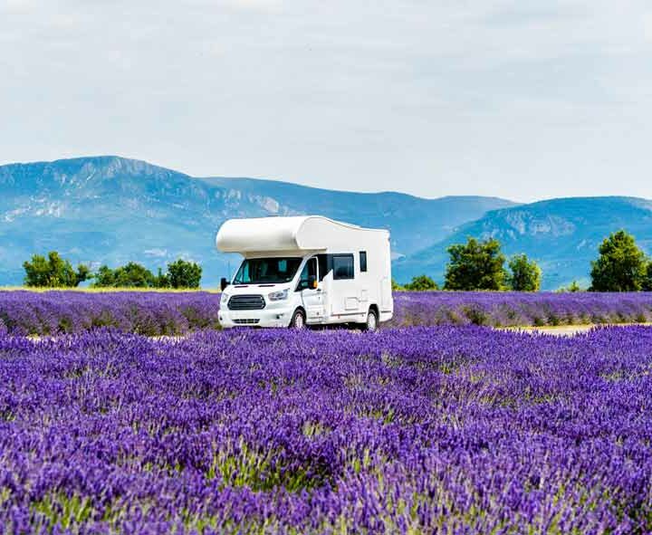 Location camping-car capucine de haute-savoie sur les routes de la provence